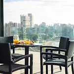 Апартаменты Modern Sea Front Reef