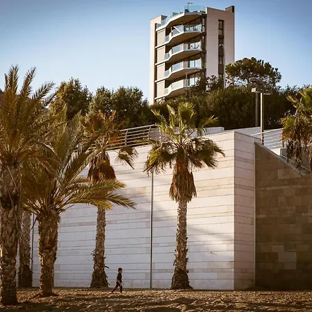 Modern Sea Front Reef Apartment Alicante